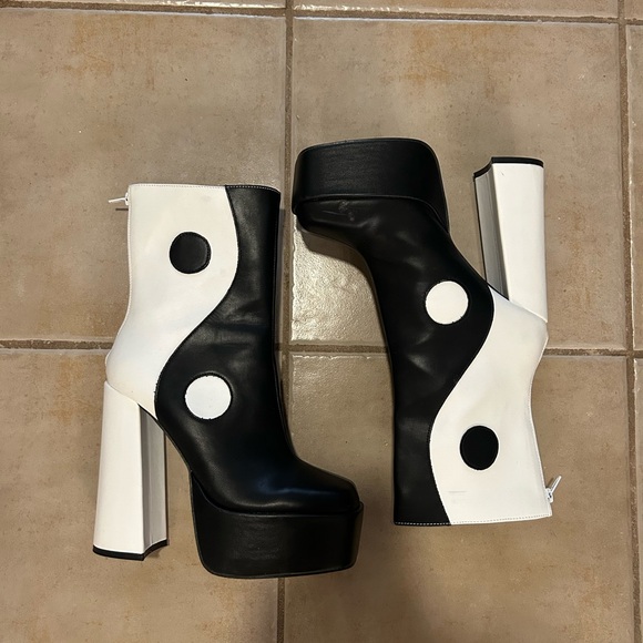 Mono Yin Yang Platform Boots - Picture 4 of 8